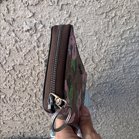 $225 COACH monogram floral wallet (top zipper rip) - Picture 7 of 16